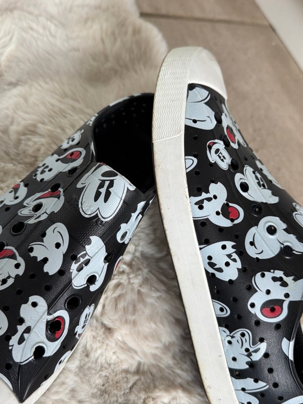 Women’s OBlack Slip-On Cartoon Face Shoes